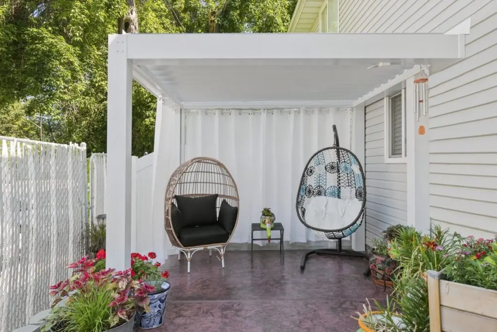 tilt your louvers for shade with airflow